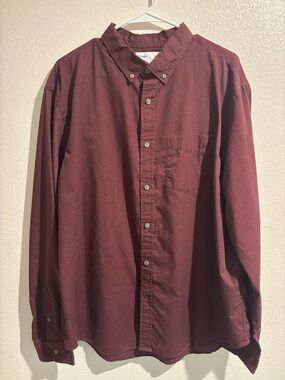 Old Navy Men's Button-Down Shirt in Burgundy